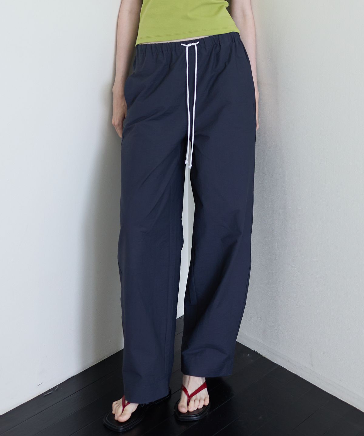 누베르(NUVERE) Scope Pants Navy