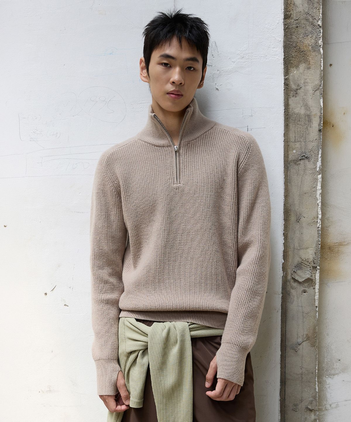 미치코런던 스포츠(MICHIKO LONDON SPORTS) 리브드 하이넥 하프집업 니트 샌드 베이지