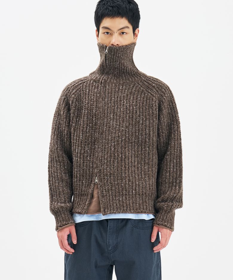 어시메트리 하이넥 집업 니트 멜란지 브라운