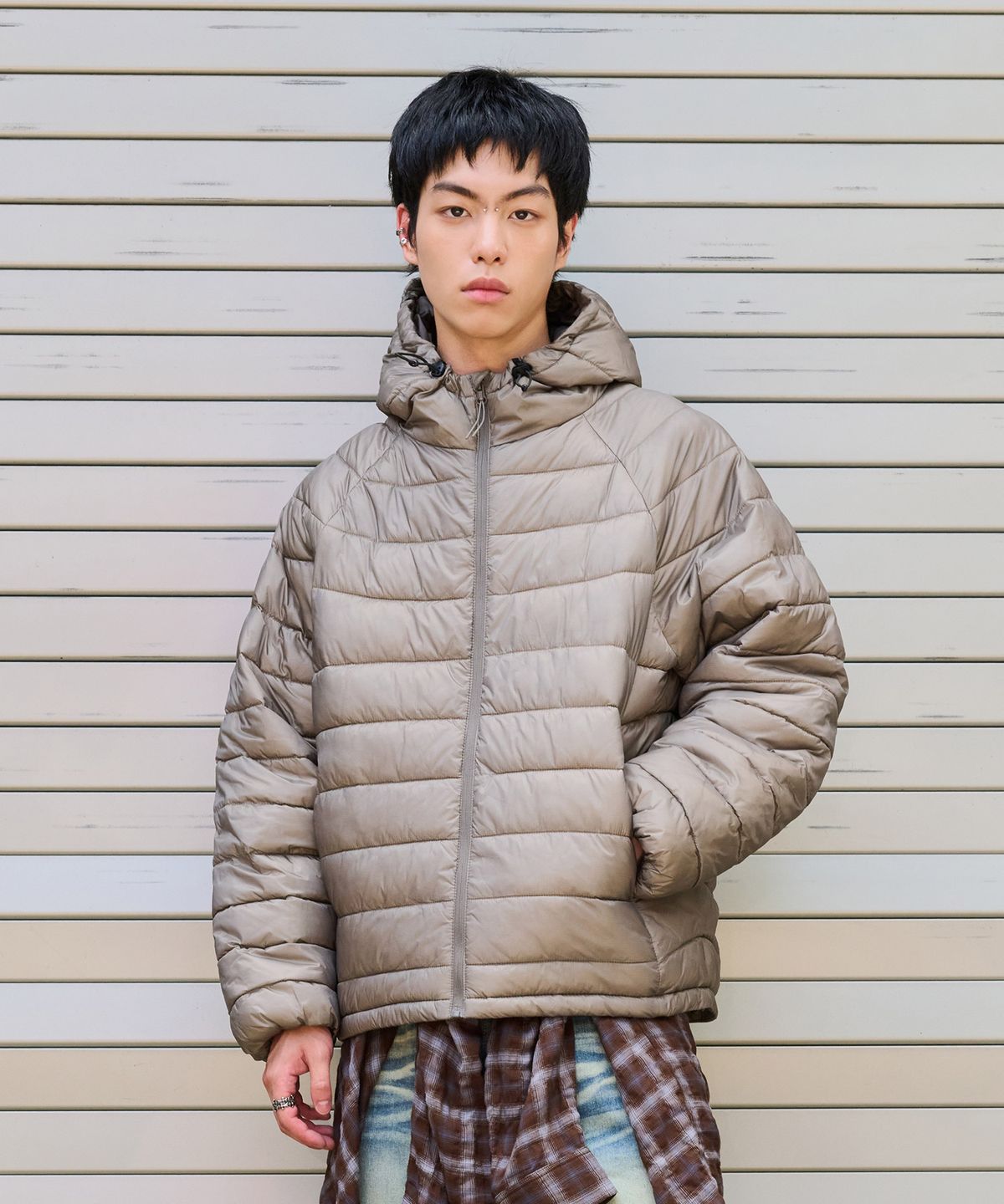 데시레드(DESIRED) 컴펙트 쉘 후드 점퍼-FFSK4121C0X