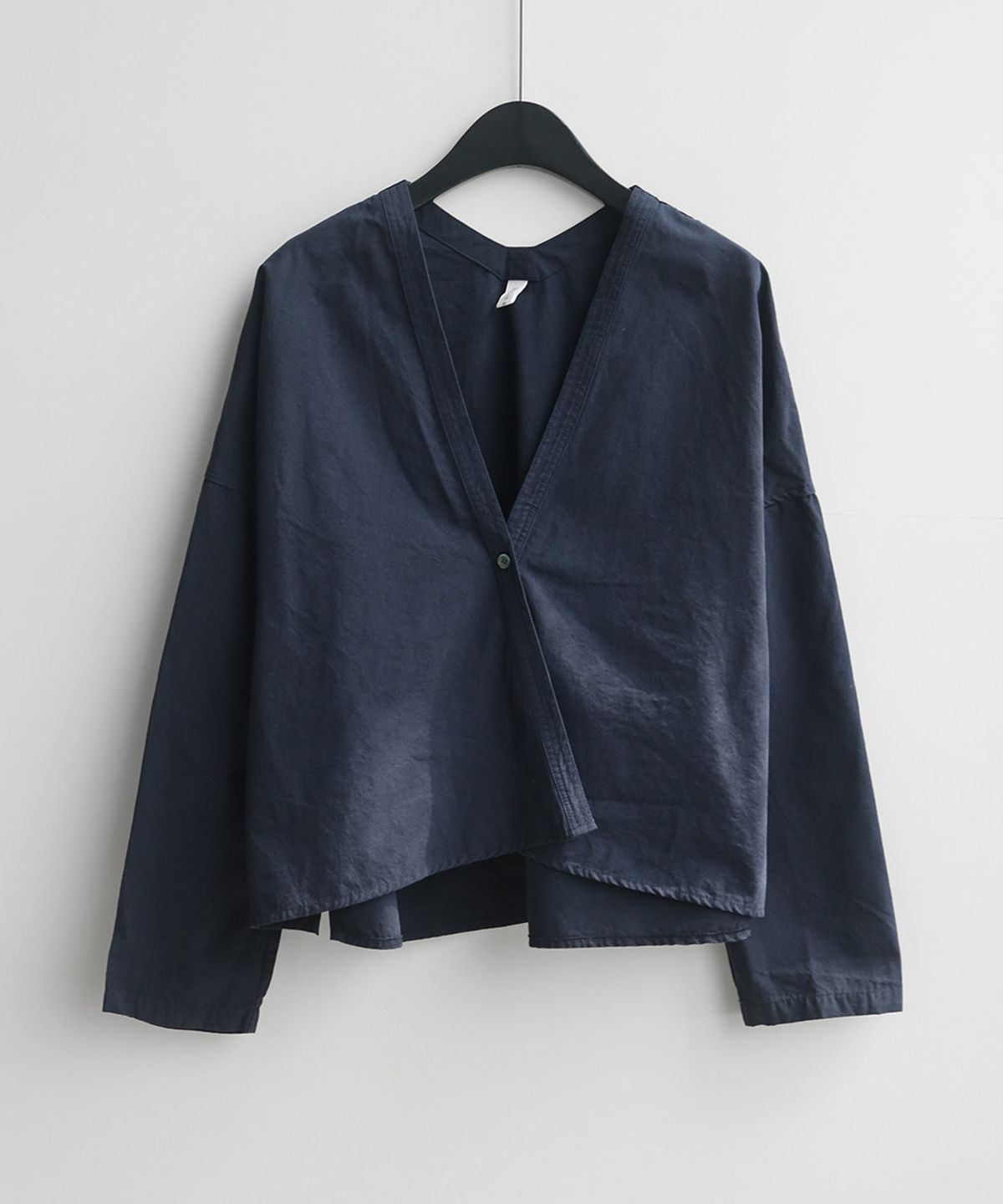 디그(DIGUE) clay V neck shirt JK (NAVY)