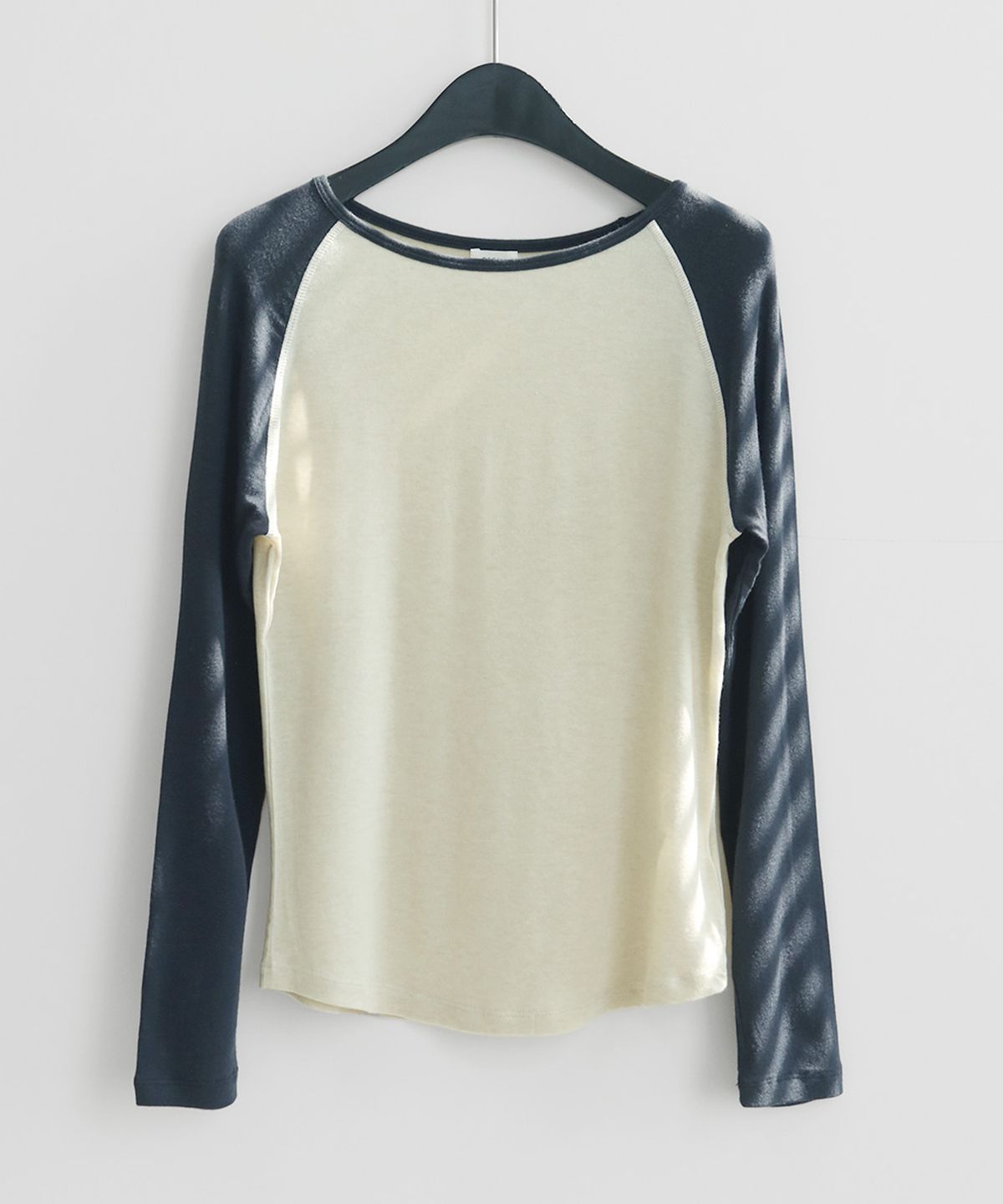 디그(DIGUE) sadie raglan boatneck T (NAVY)