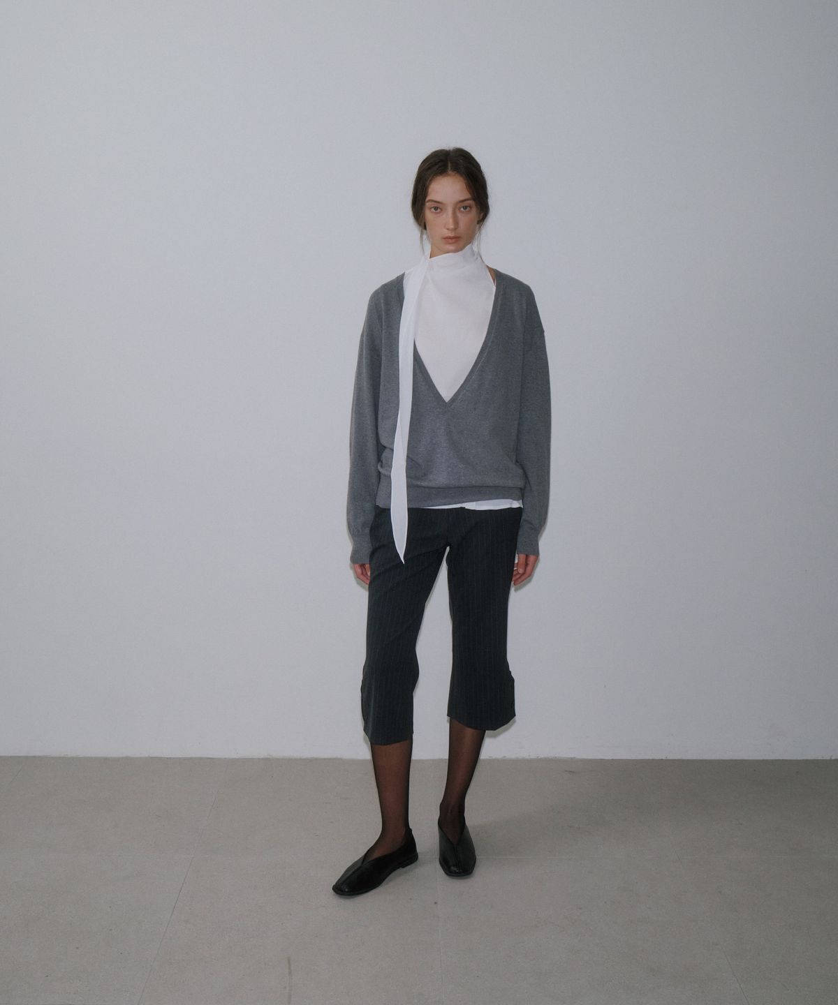 가더(GARDER) Deep V neck Knit (Gray)