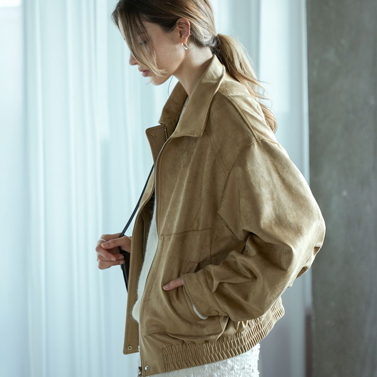켈리도나휴(KELLY DONAHUE) 소프트 블루종 스웨이드자켓 BEIGE