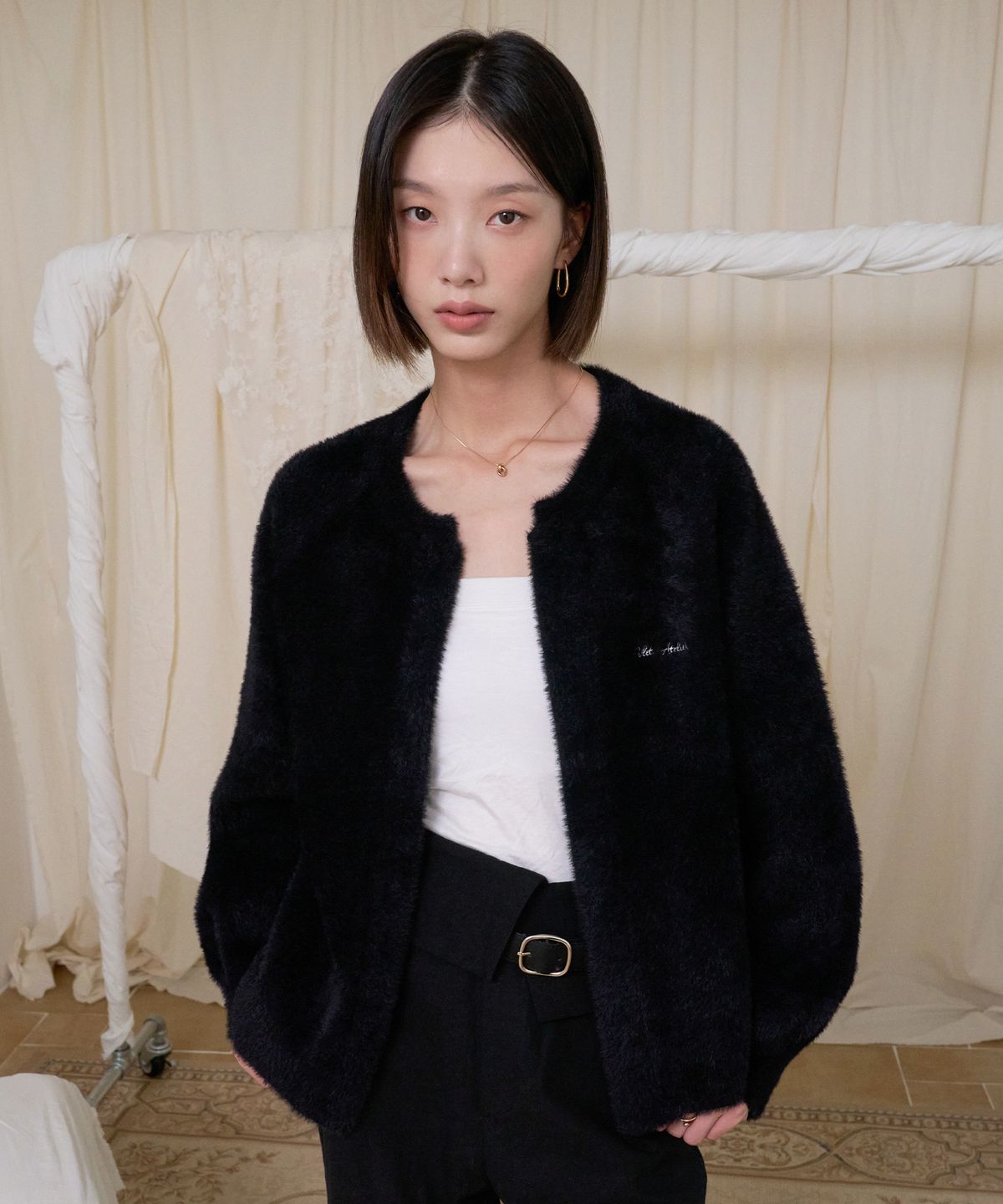 블레티(VLETI) Open Embroidered Raglan Knit Cardigan(black)