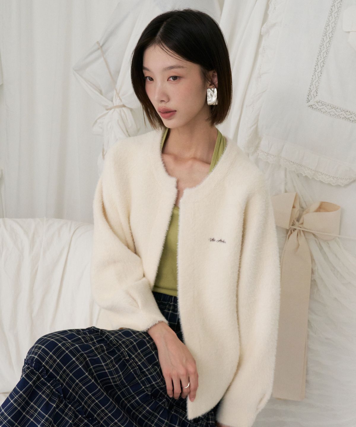 블레티(VLETI) Open Embroidered Raglan Knit Cardigan(cream)