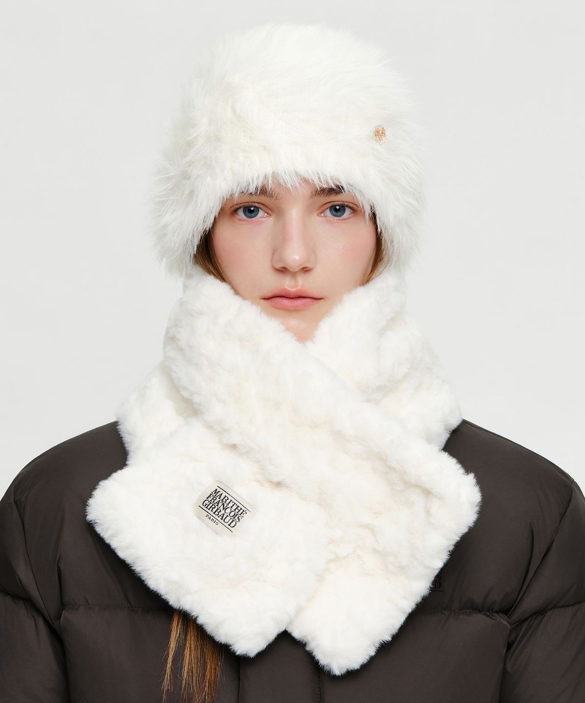 마리떼 프랑소와 저버(MARITHÉ + FRANҪOIS GIRBAUD) CLASSIC LOGO FUR MUFFLER ivory