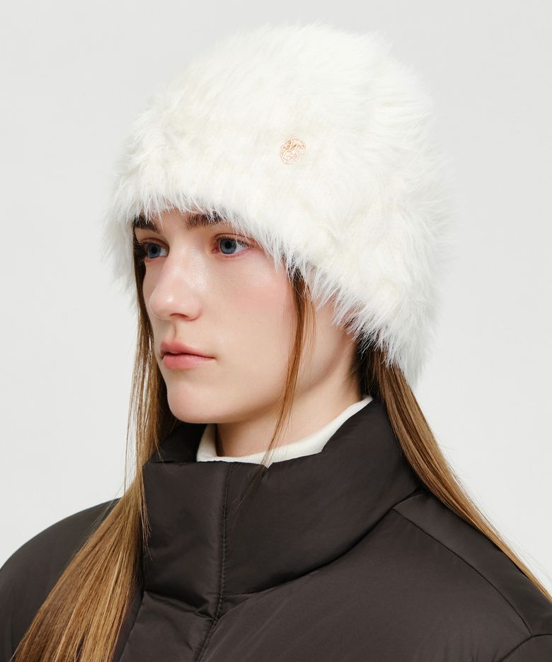 CIRCLE LOGO HAIRY BEANIE ivory