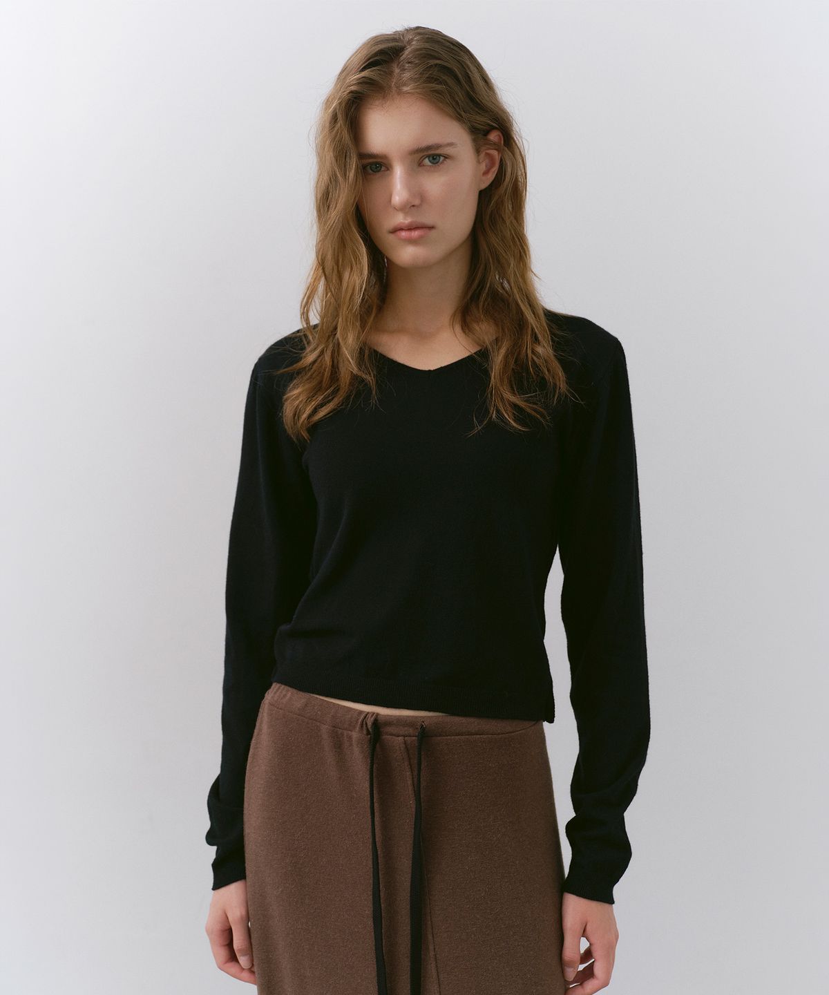카셀(CACELE) LINE SEMI CROP KNIT, BLACK