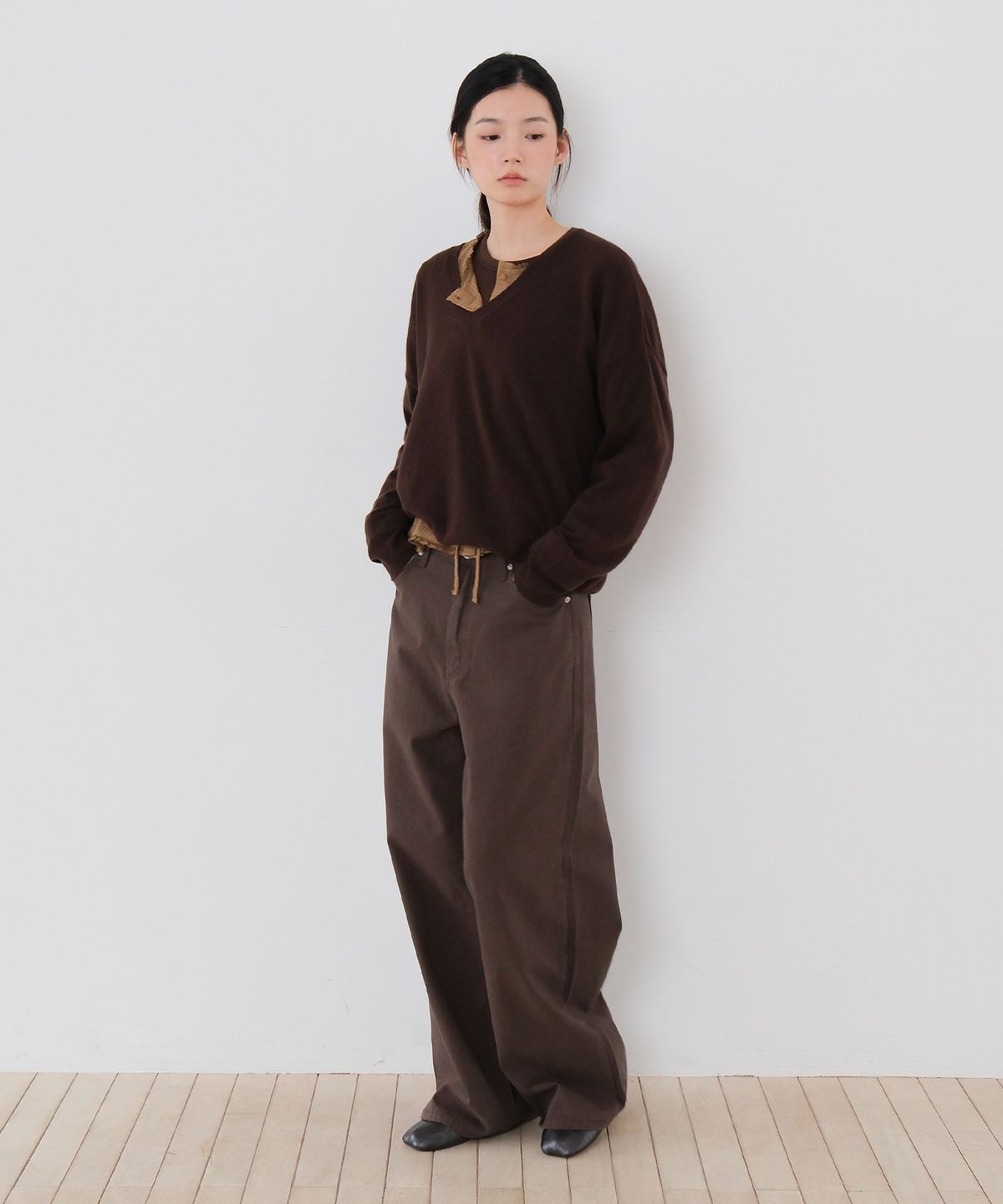 모의(MOUI) Color dyeing pants (BROWN)