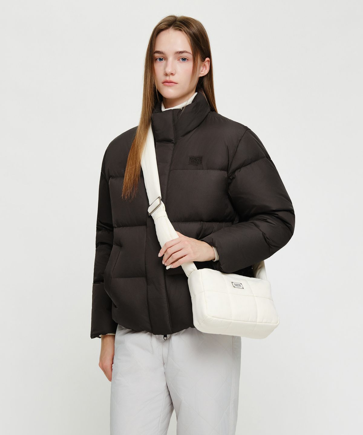 마리떼 프랑소와 저버(MARITHÉ + FRANҪOIS GIRBAUD) CLASSIC LOGO PADDING CROSS BAG ivory