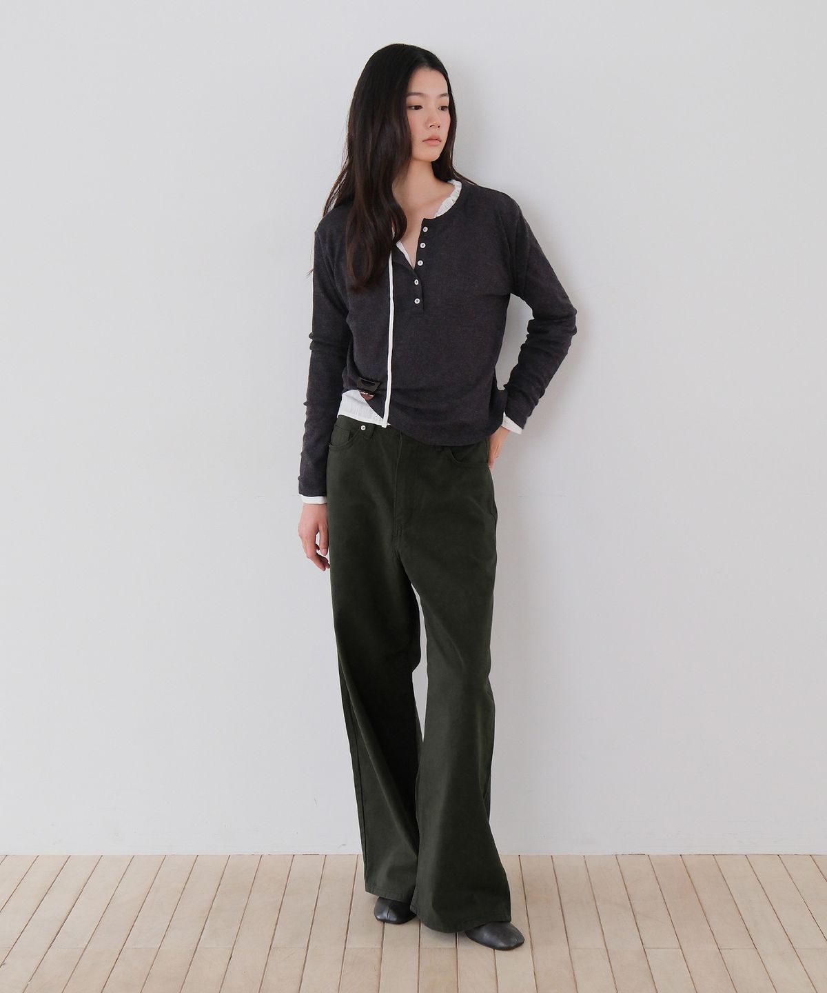 모의(MOUI) Color dyeing pants (KHAKI)