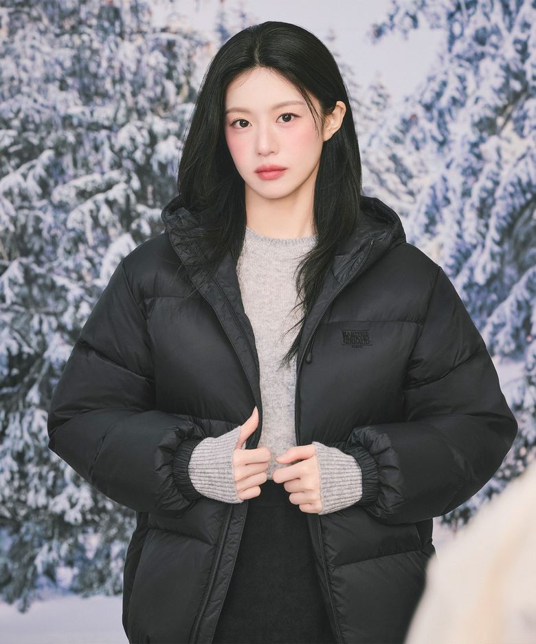 [고윤정 착용] LOW DENIER PUFFER HOODED DOWN JACKET black