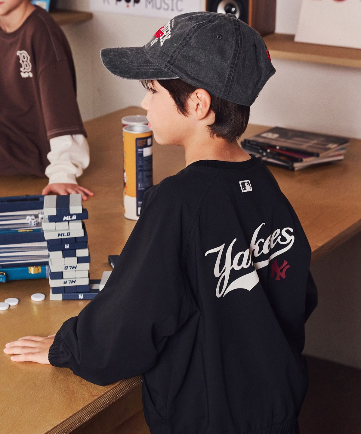 엠엘비 키즈(MLB KIDS) 스포티브 레터링 우븐 맨투맨 세트 NY (Black)