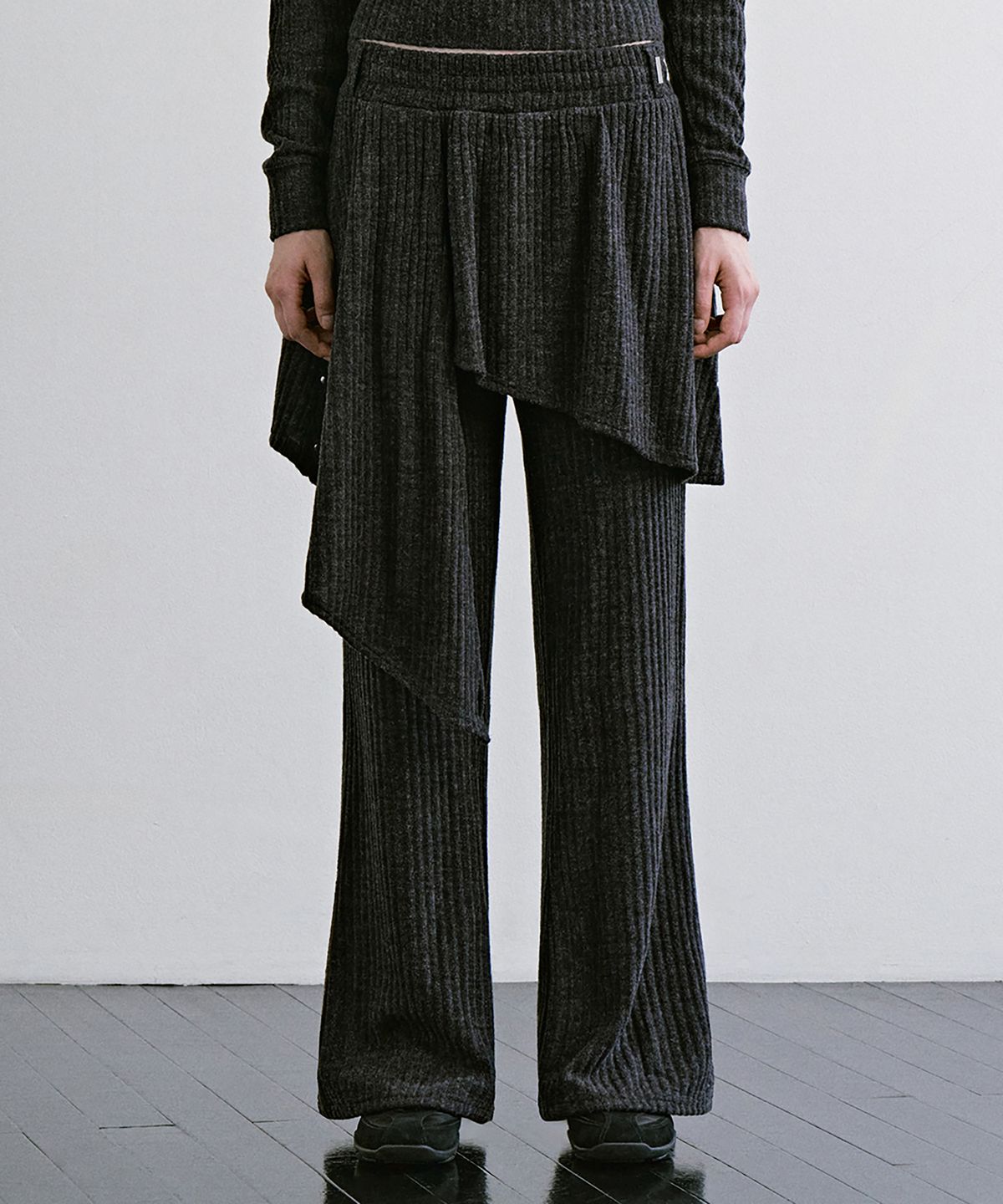 트리밍버드(TREEMINGBIRD) Hotfix Layered Set-up Pants [ Charcoal ]