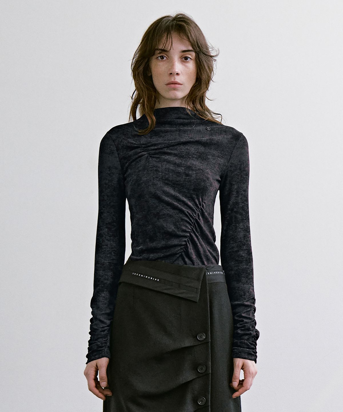 트리밍버드(TREEMINGBIRD) Blurry Print Mock Neck Top [ Black ]
