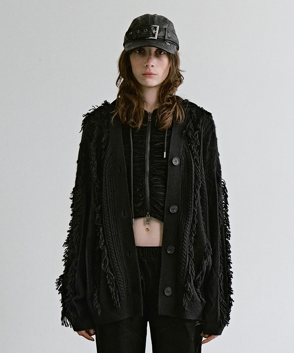 트리밍버드(TREEMINGBIRD) Fringe-Cut Cable Knit Cardigan [ Black ]
