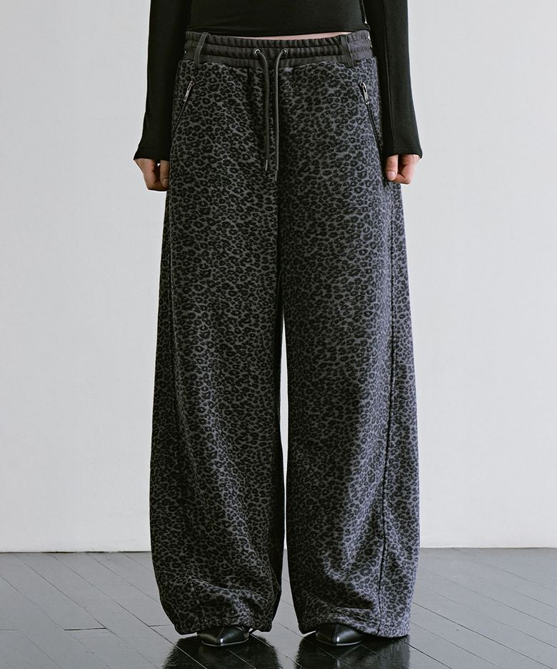 Leopard Fleece Set-up Pants [ Charcoal ]