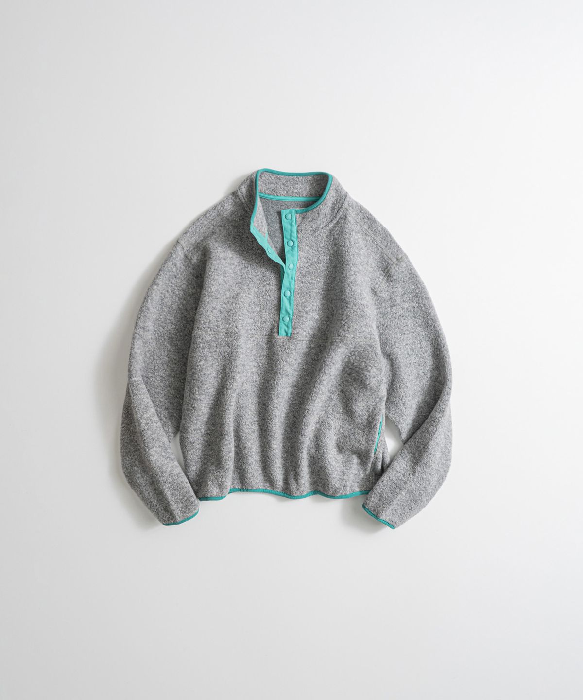 비헤비어(BEHEAVYER) WOOL PILE SNAP PULLOVER l.grey