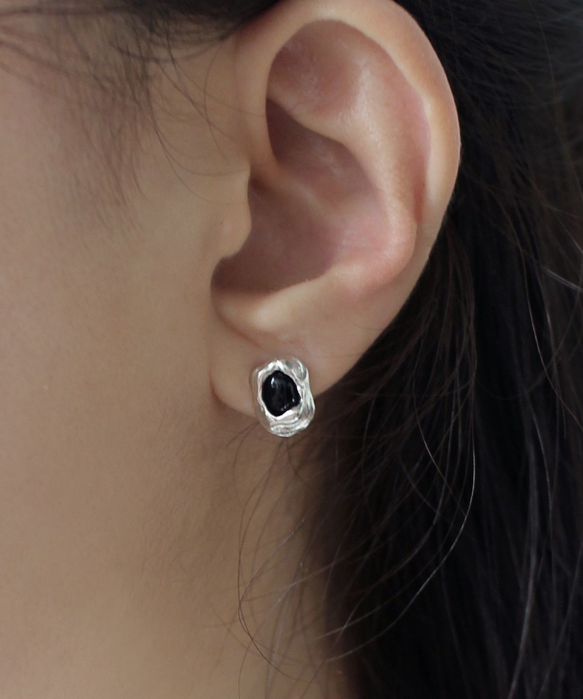 너울(NEOUL) Tide Onyx Stud