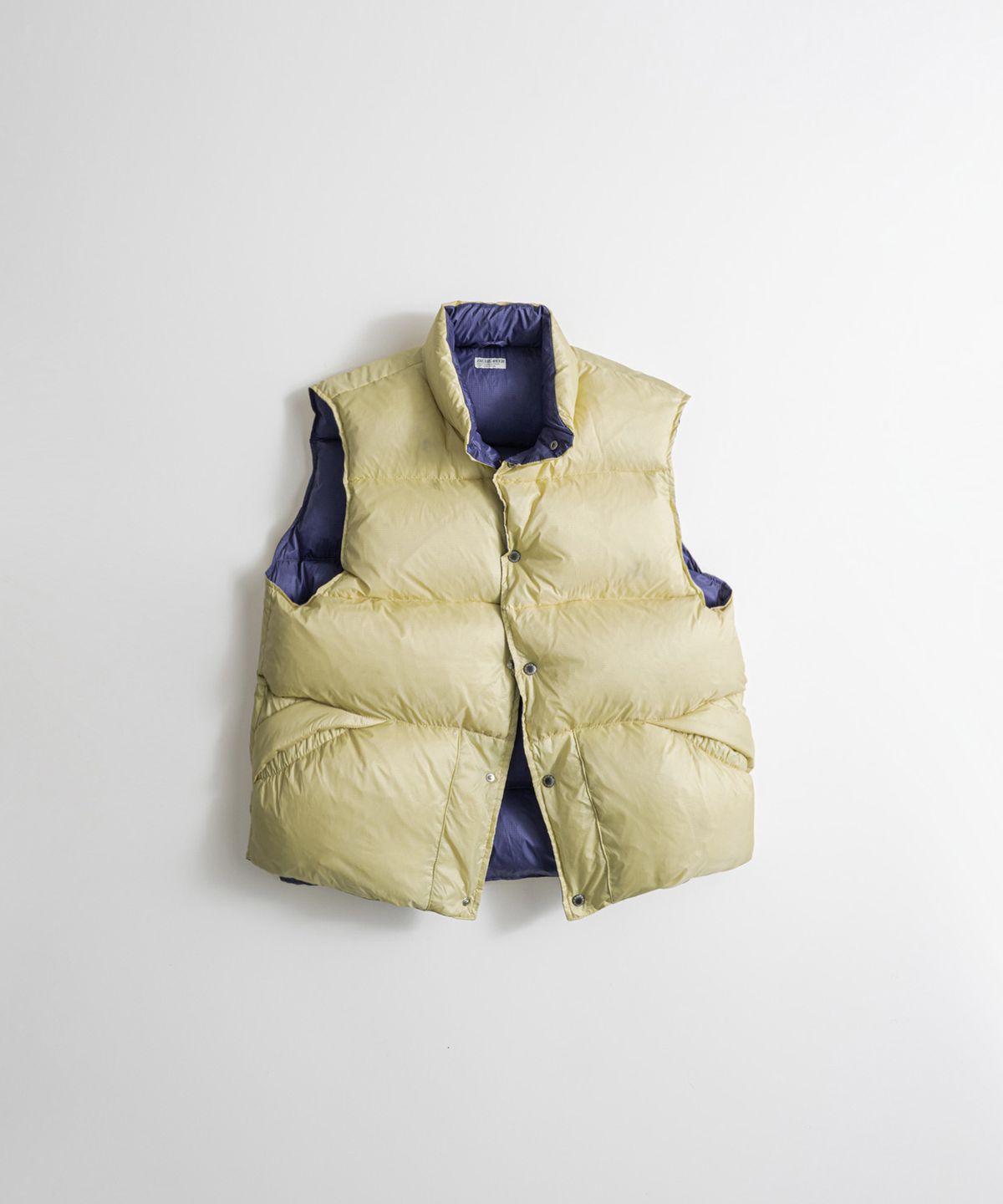 비헤비어(BEHEAVYER) REVERSIBLE DUCK DOWN VEST lemon/l.purple