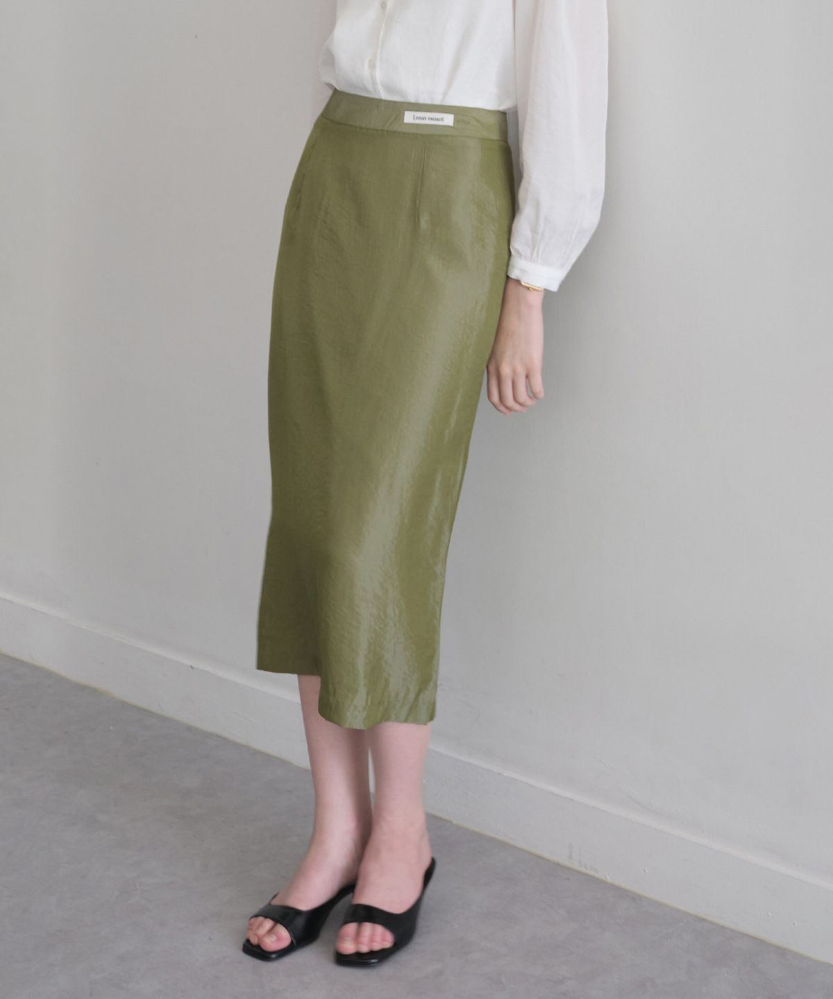 르나브(LENAV) Les satin skirt (olive)