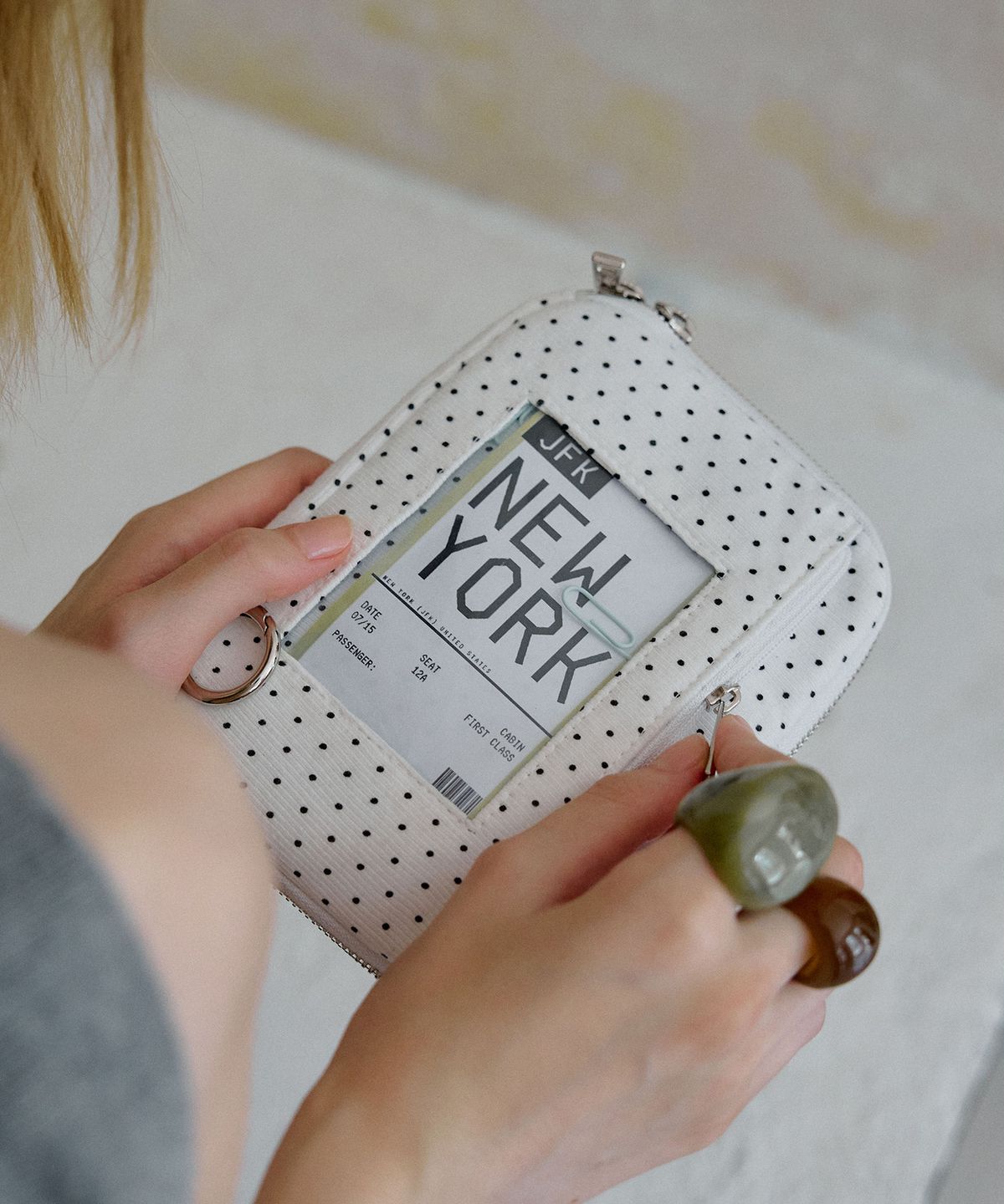 무쿠앤에보니(MUCU AND EBONY) m.a.e Travel Wallet _ Dot Ivory