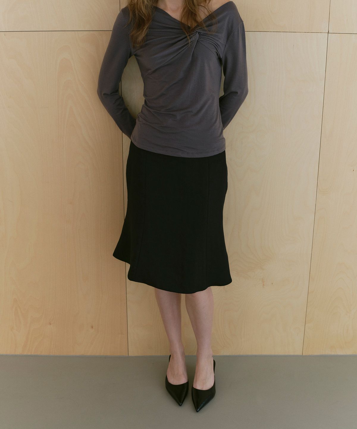 카셀(CACELE) FLOW FLARE MIDI SKIRT, BLACK
