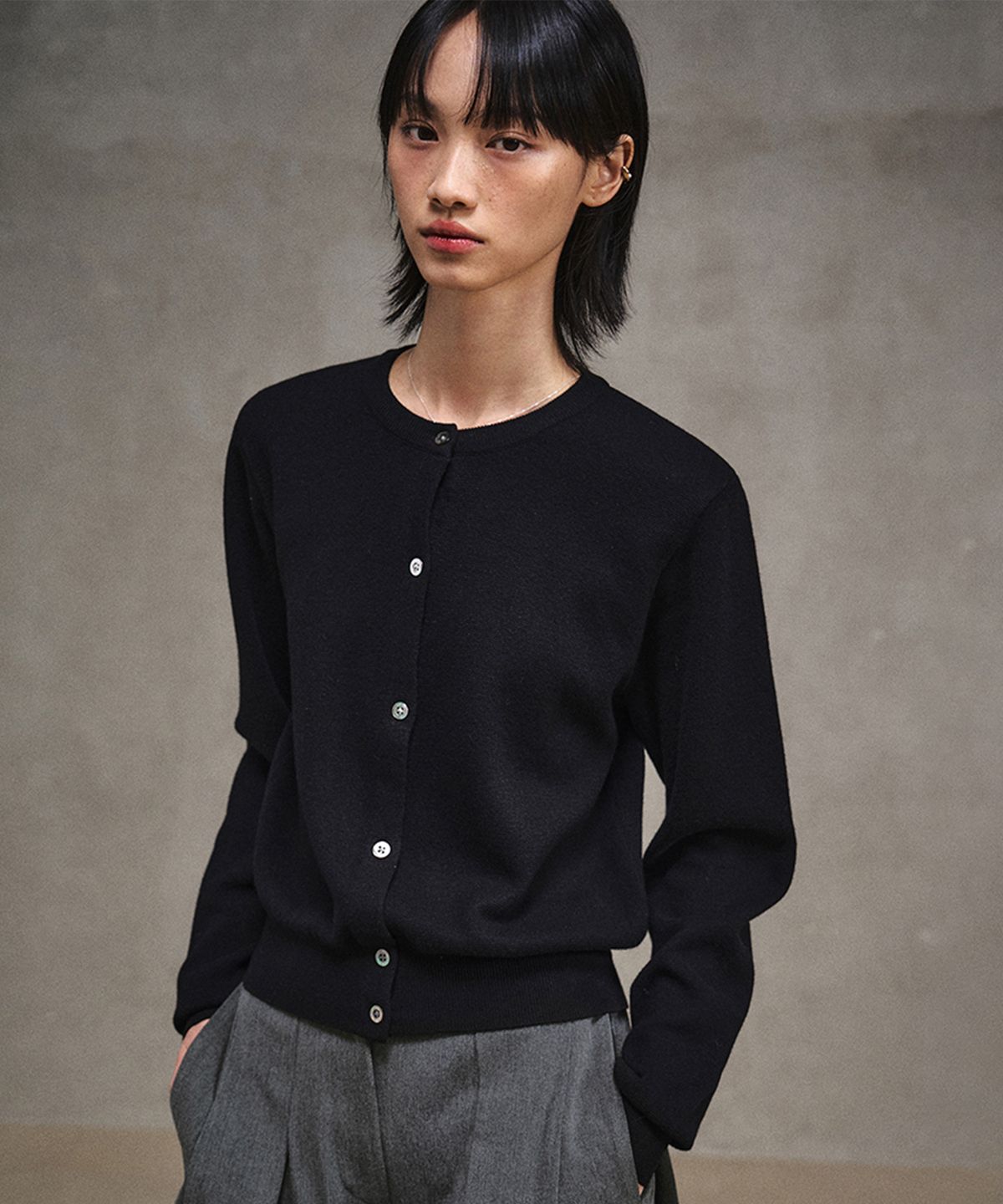 엘무드 우먼(LMOOD WOMEN) ICONIC LD Wool Cotton Round Cardigan Black