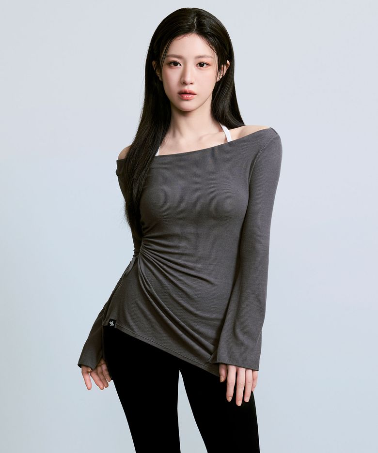 [고윤정 착장] 리브드 오프숄더 원슬릿 롱슬리브 XFL3TL1129
