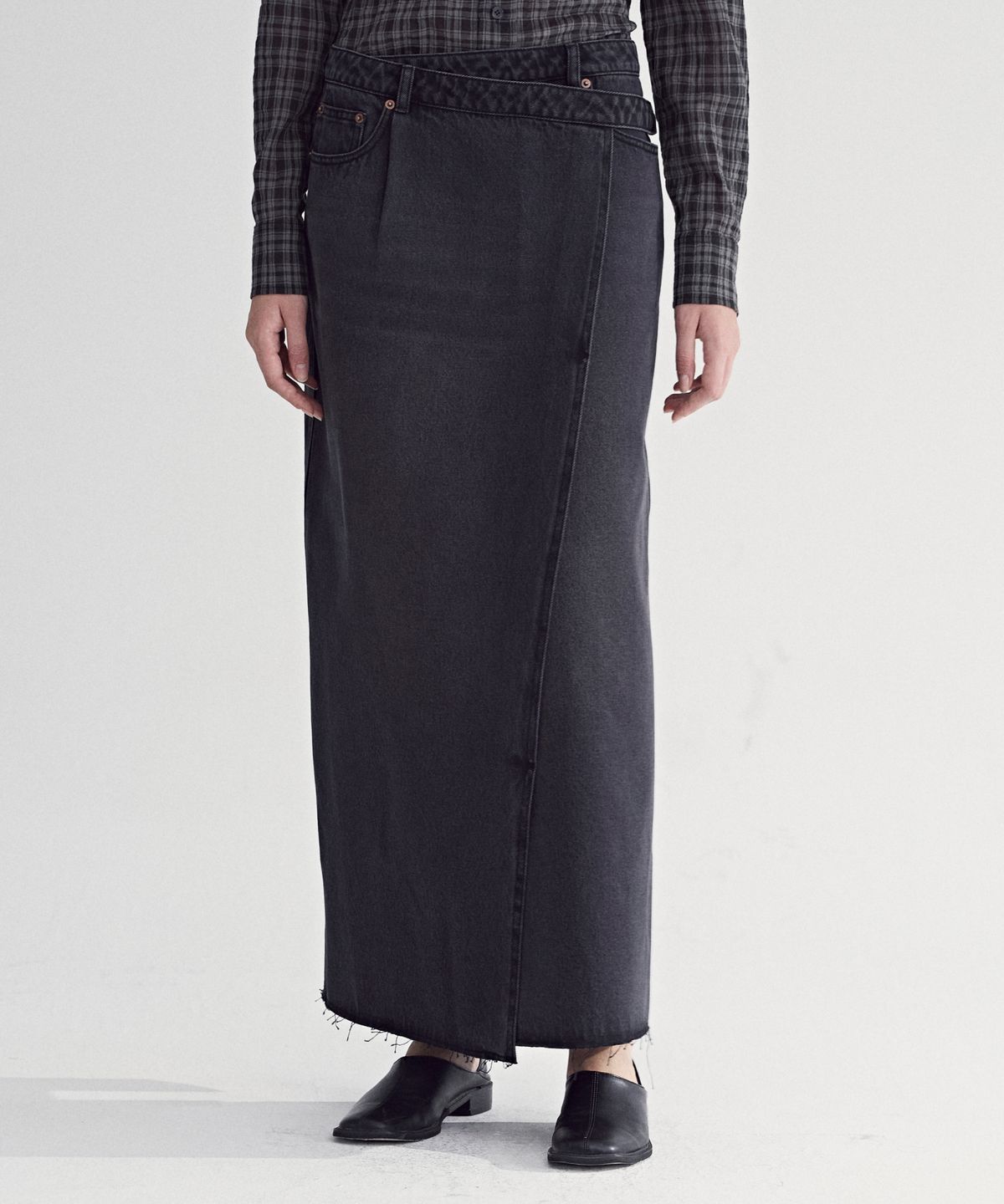 솔티페블(SALTY PEBBLE) DENIM WRAP MAXI SKIRT [BLACK]
