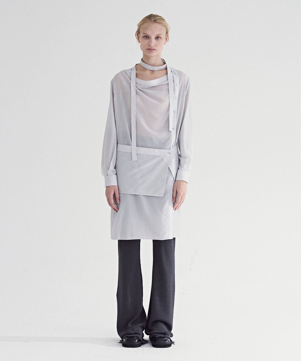 솔티페블(SALTY PEBBLE) STRAP DETAIL BUTTON DRESS [LIGHT BLUE]