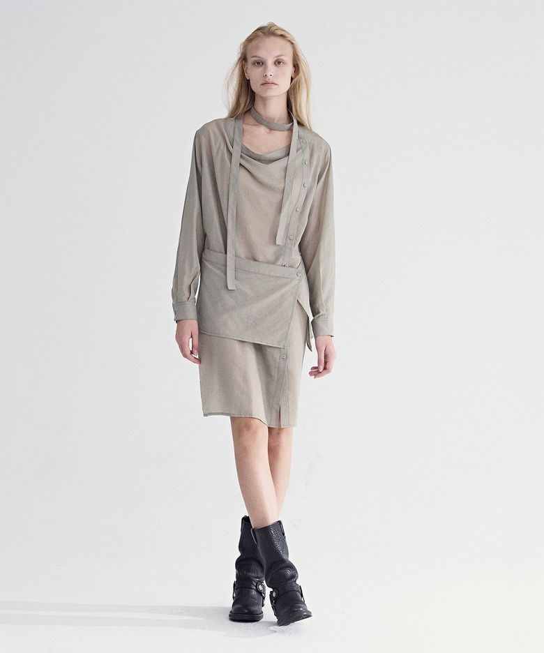 STRAP DETAIL BUTTON DRESS [KHAKI]
