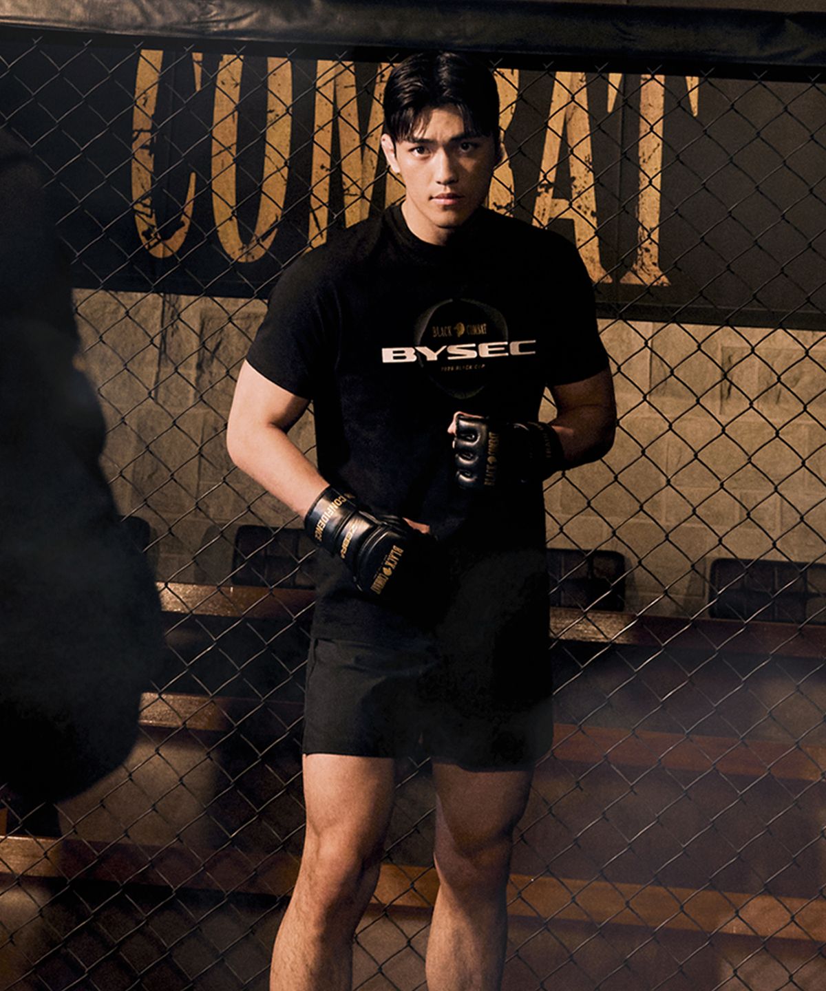 바이젝(BYSEC) [BYSEC X BLACKCOMBAT] 머슬 스판 블랙컵 빅로고 숏슬리브