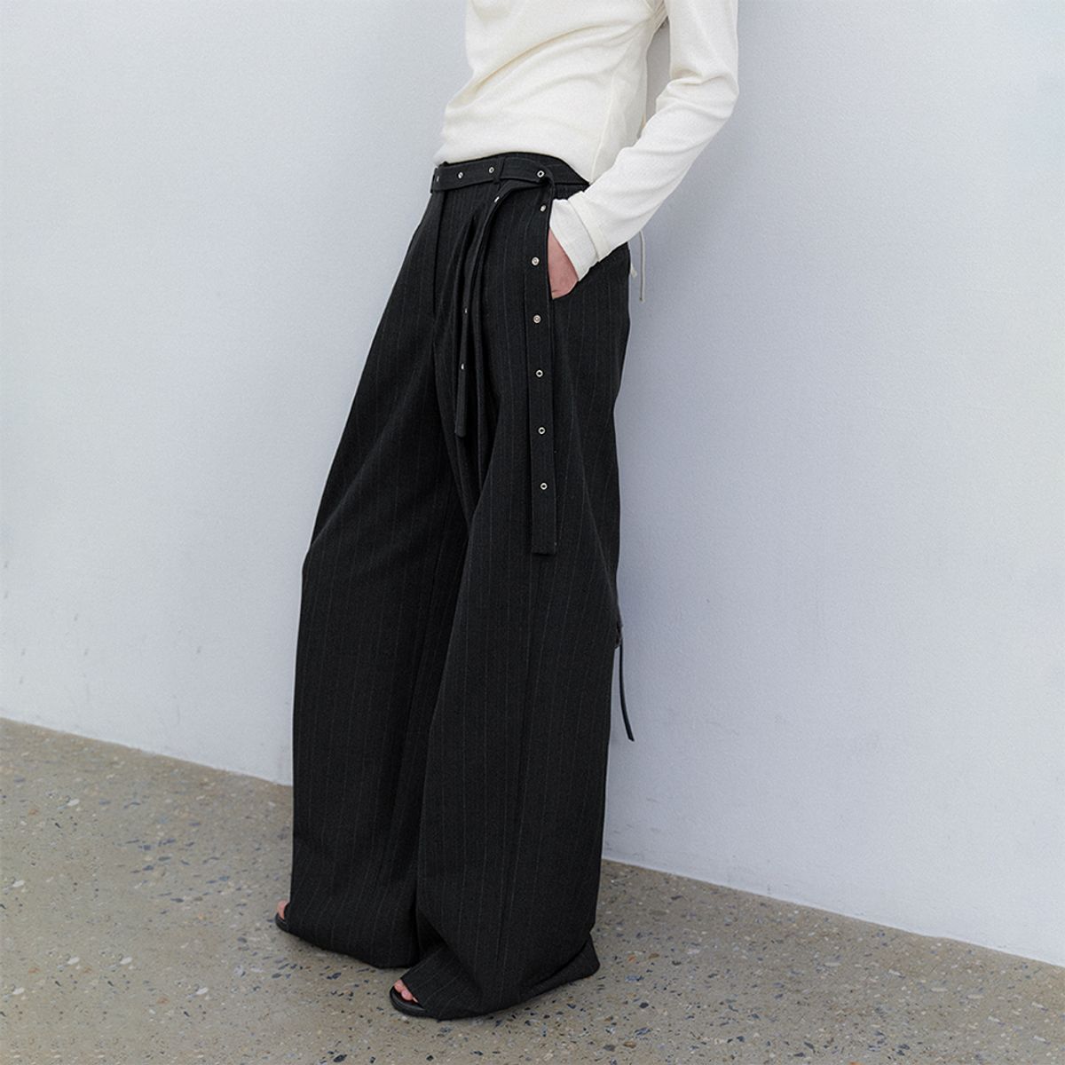 아틀리에 나인(ATELIER NAIN) (PT-5816)EYELET BELTED STRIPE TWO TUCK PANTS S