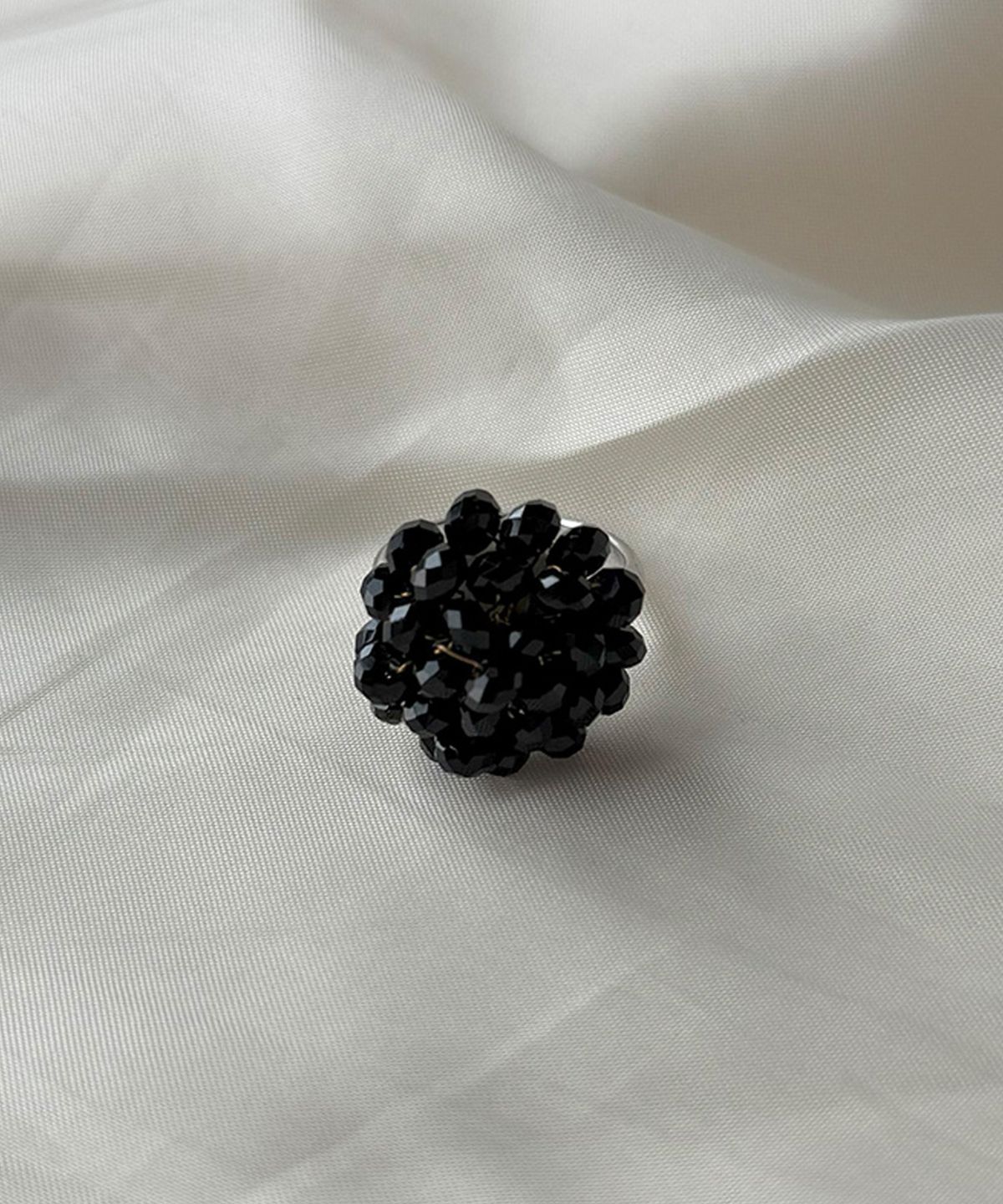 뽀끼(POKKI) BLACK FLORAL BLOOM RING