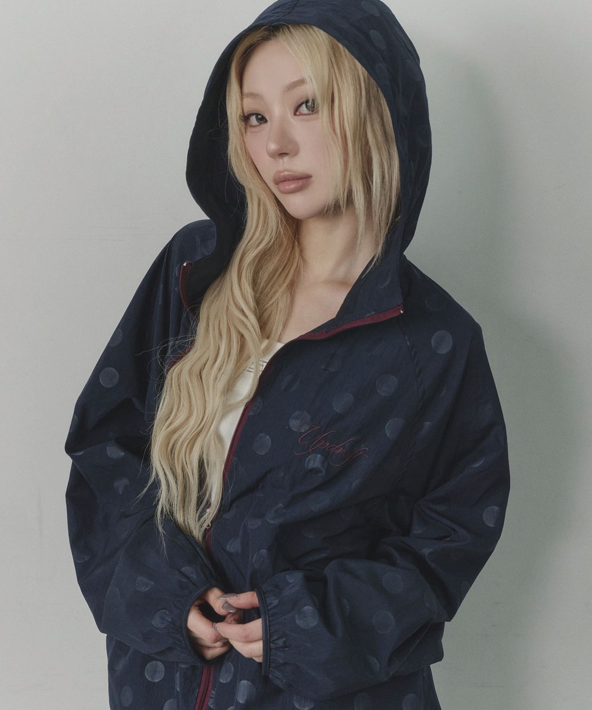 업드래프트(UPDRAFT) Dot Asymmetric Cutout Windbreaker [Navy]