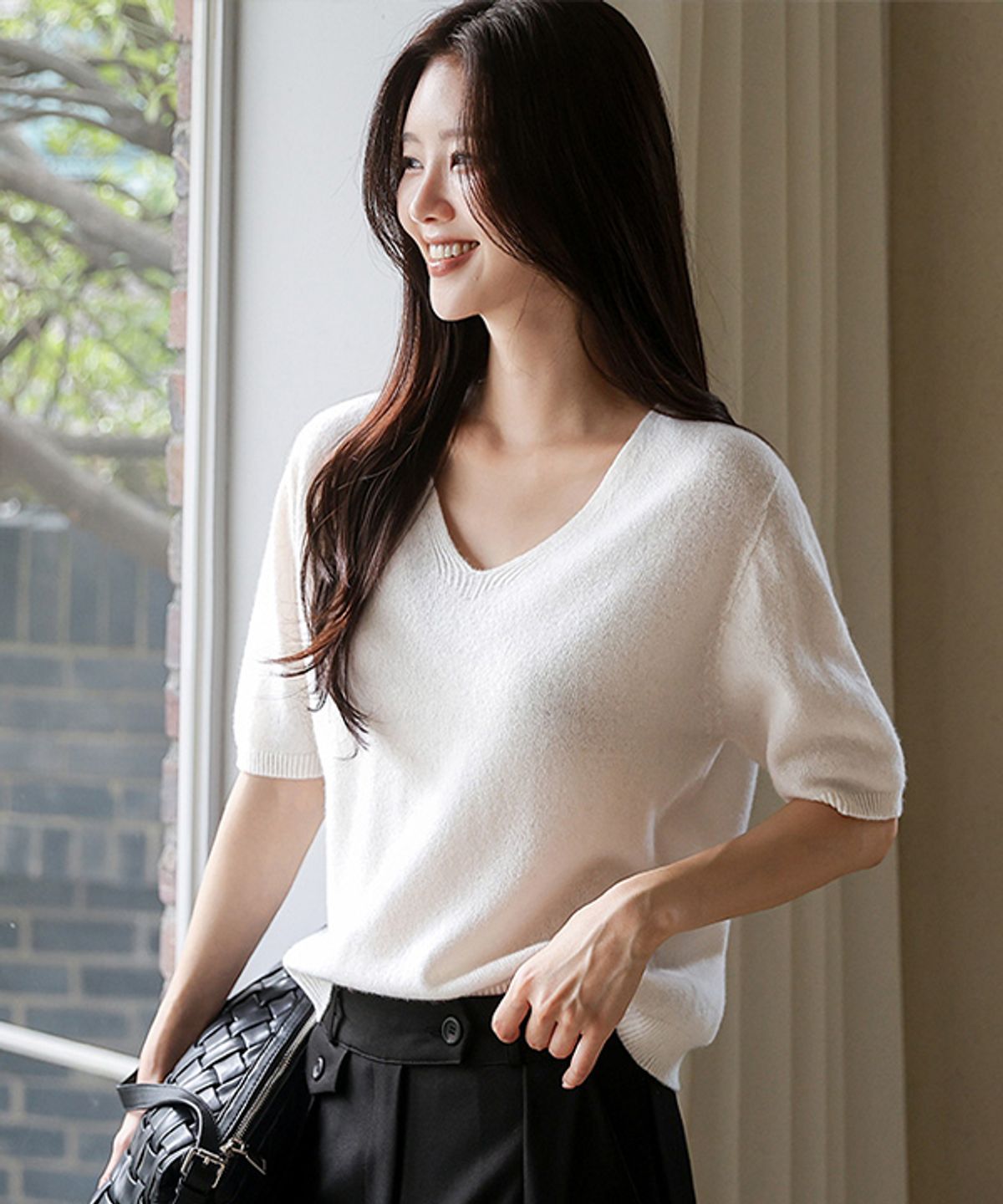 프렌치시크(FRENCHCHIC) 쿠아니 홀가먼트 브이넥 울 니트_F6F637KN