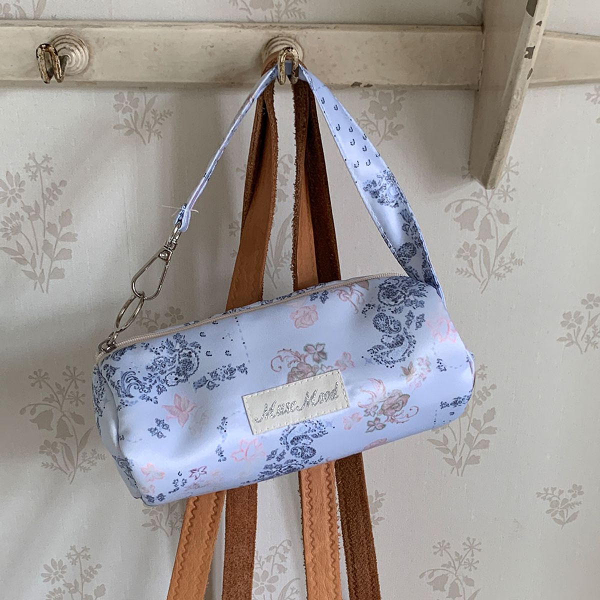 뮤즈무드(MUSEMOOD) Paisley Roll Charm Pouch (키링파우치)