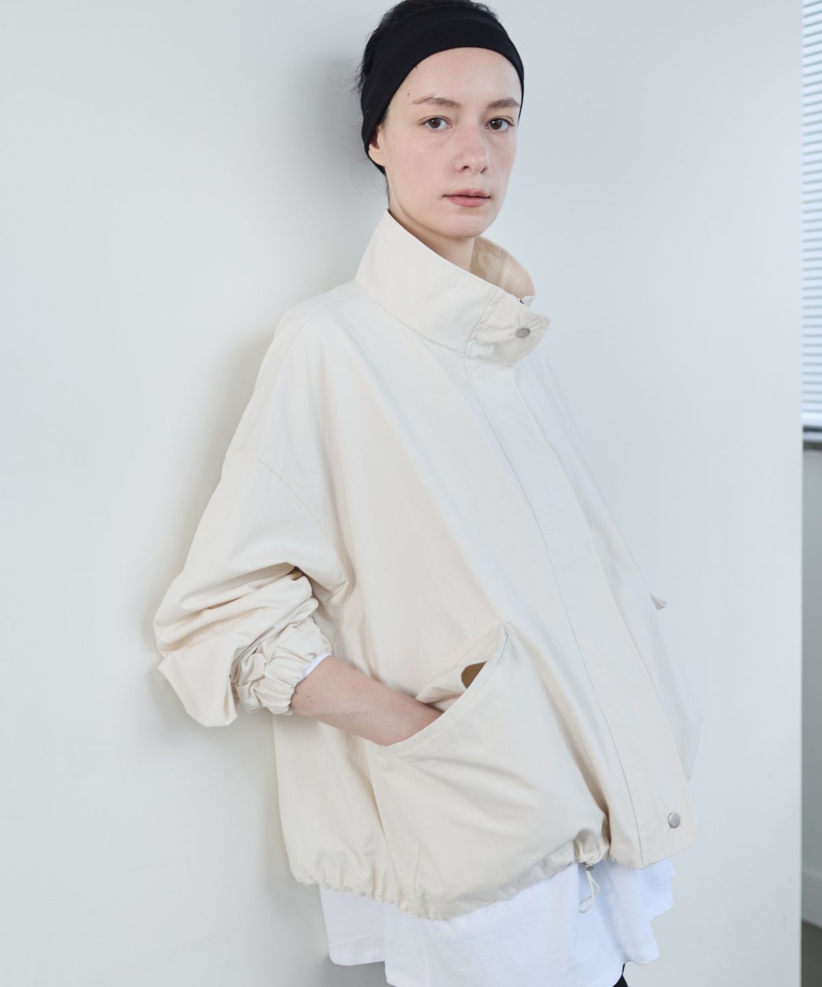 누베르(NUVERE) Gathered Blouson Light Beige