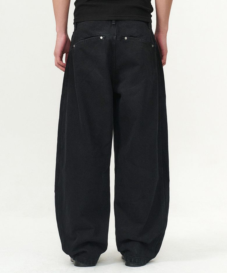 [현킴 X KNT] BACK PANEL SEMI WIDE CURVED PANTS (BLACK)