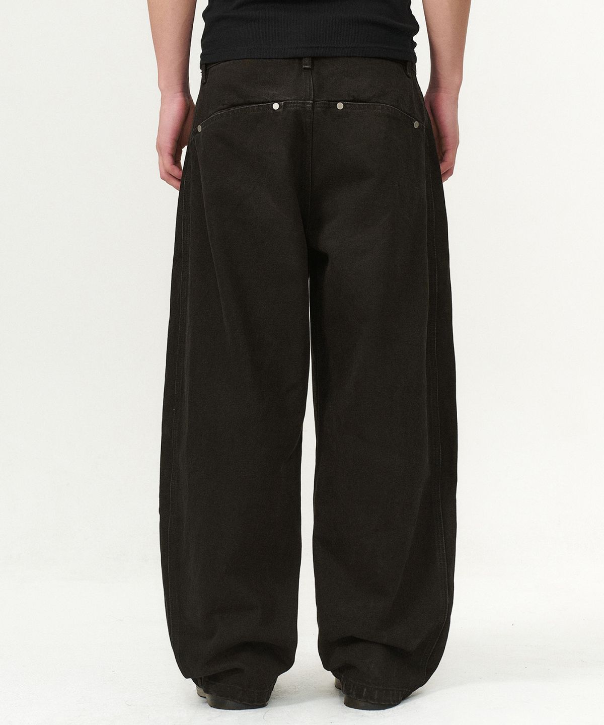 카네이테이(KANEITEI) [현킴 X KNT] BACK PANEL SEMI WIDE CURVED PANTS (KHAKI BROWN)