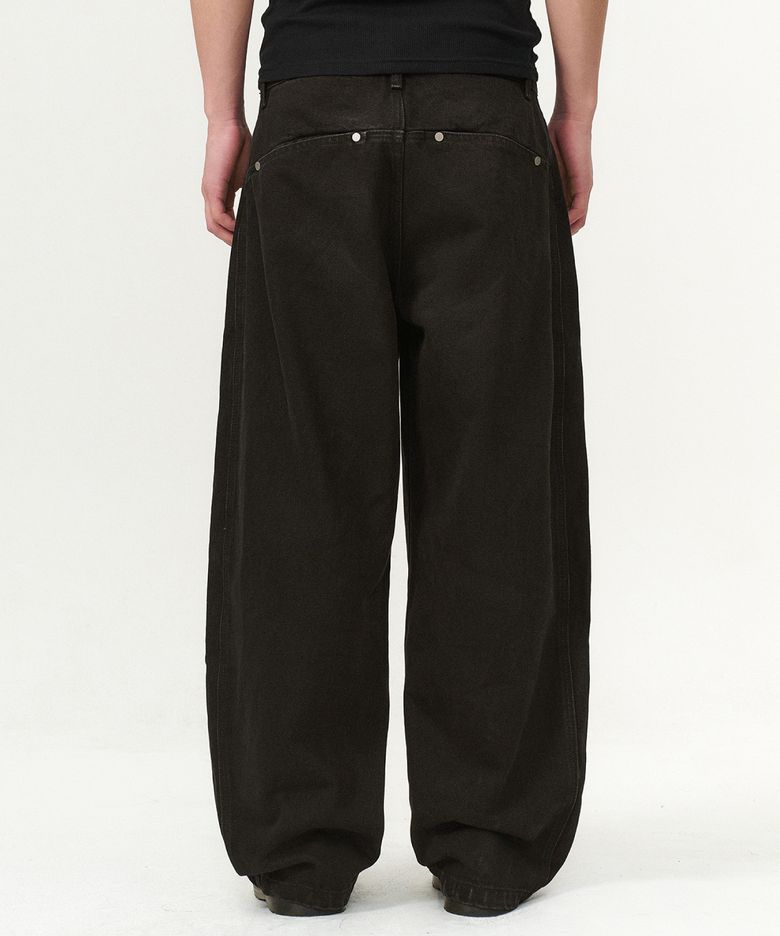[현킴 X KNT] BACK PANEL SEMI WIDE CURVED PANTS (KHAKI BROWN)