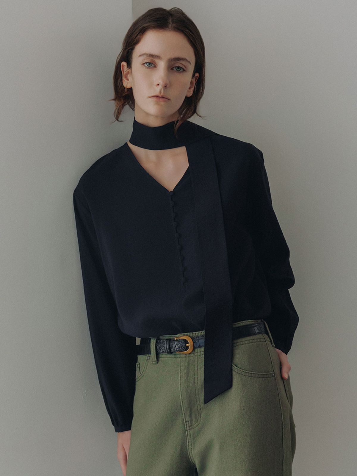 루에브르(LOEUVRE) Button-Up Simple Tie Blouse SW6AB883_2color