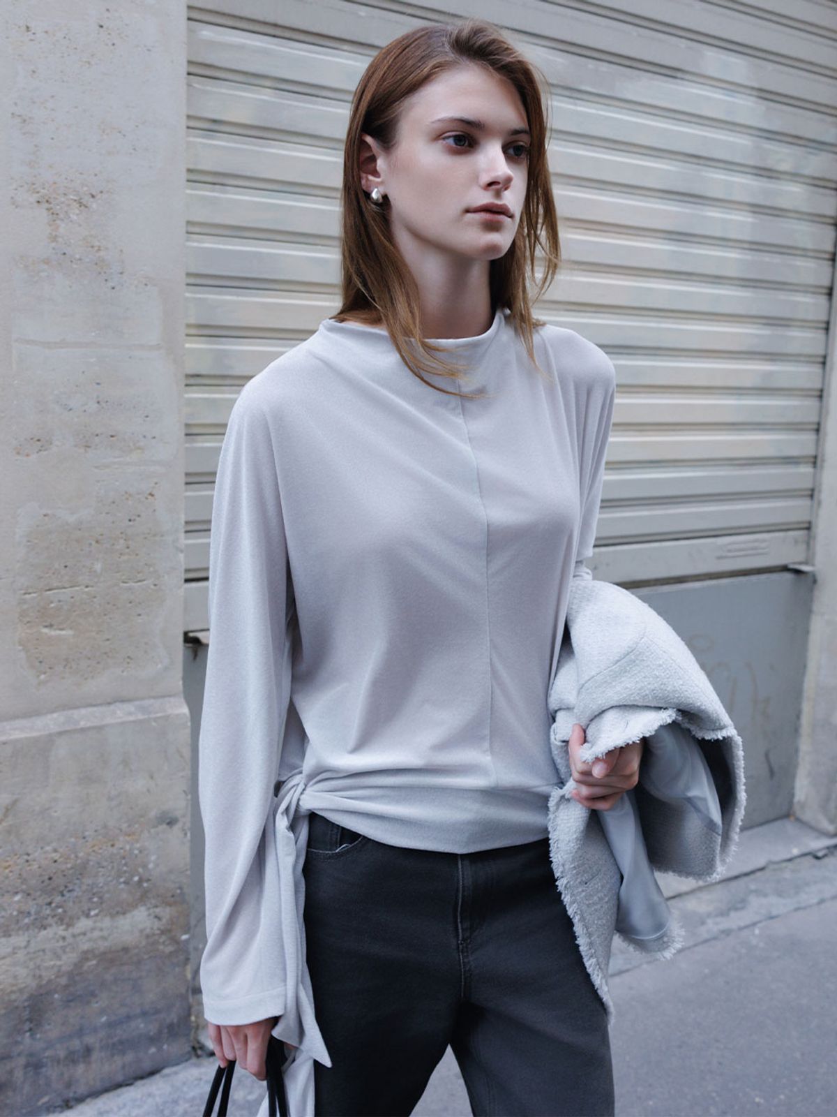루에브르(LOEUVRE) Mock-Neck Tied Velvet Jersey Blouse SW6AB814_2color