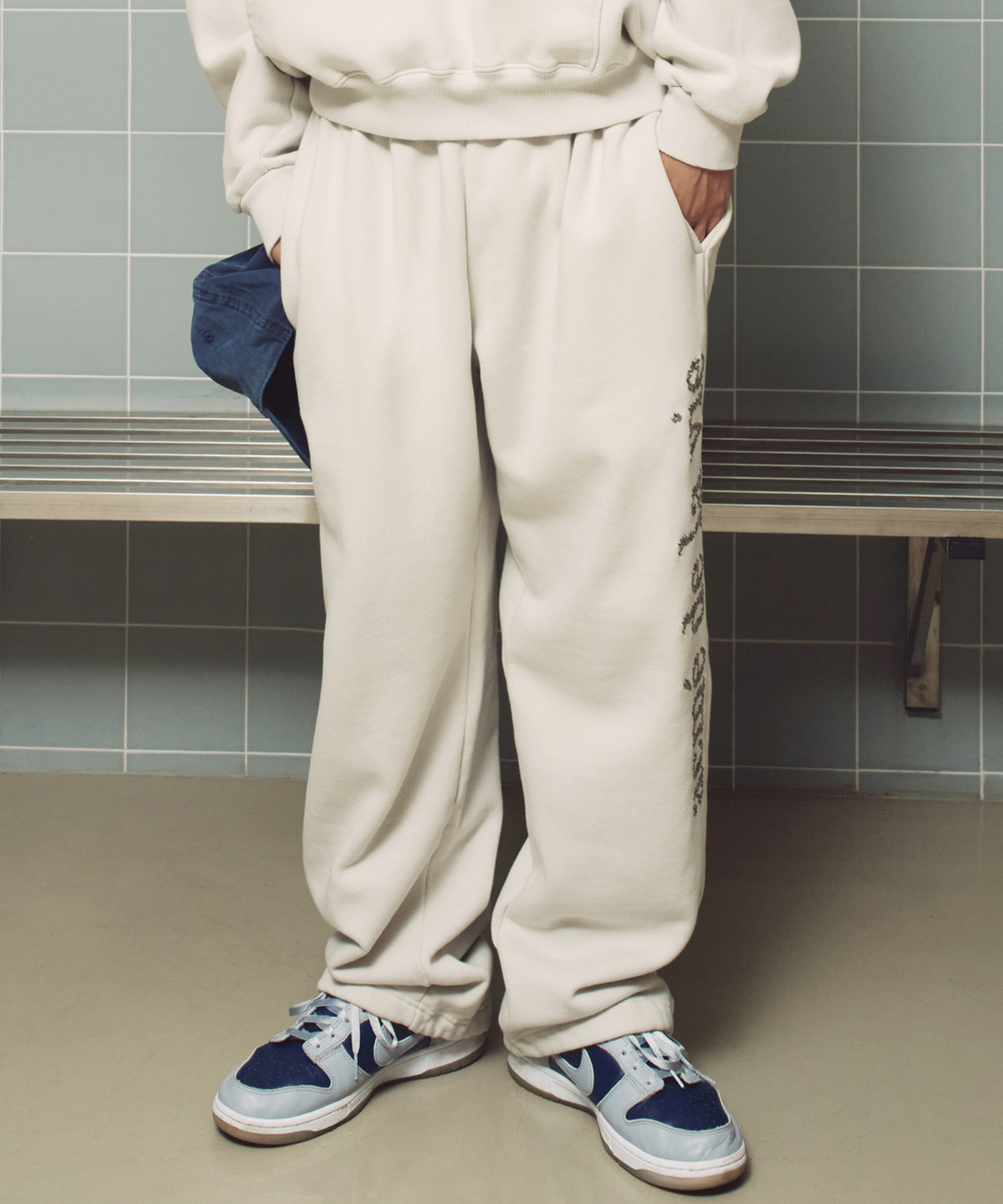 아크메드라비(ACME DE LA VIE) NOISY EMBO BASIC LOGO NAPPING PANTS
