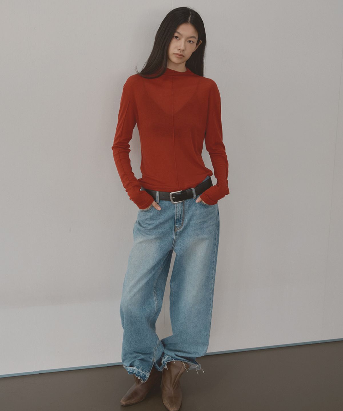 시그레이트(SIGREAT) SHEER MOCK-NECK PIN-TUCK TEE_RED