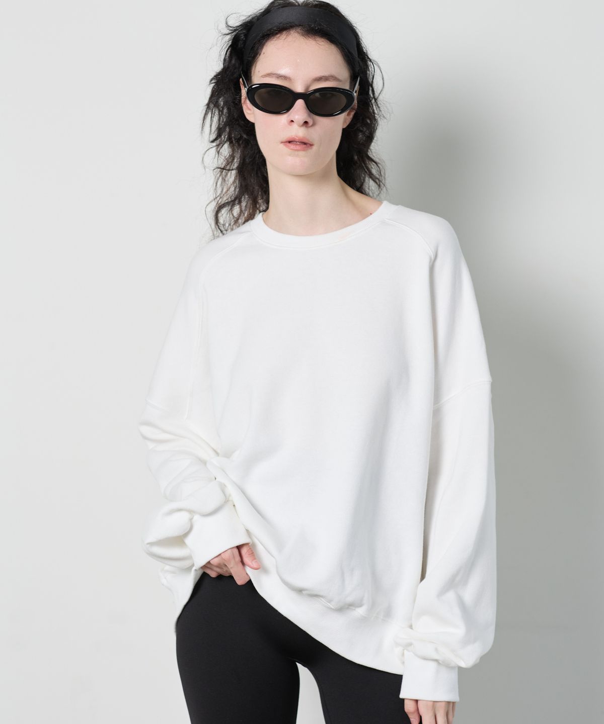누베르(NUVERE) Dover Oversized Sweat Ivory