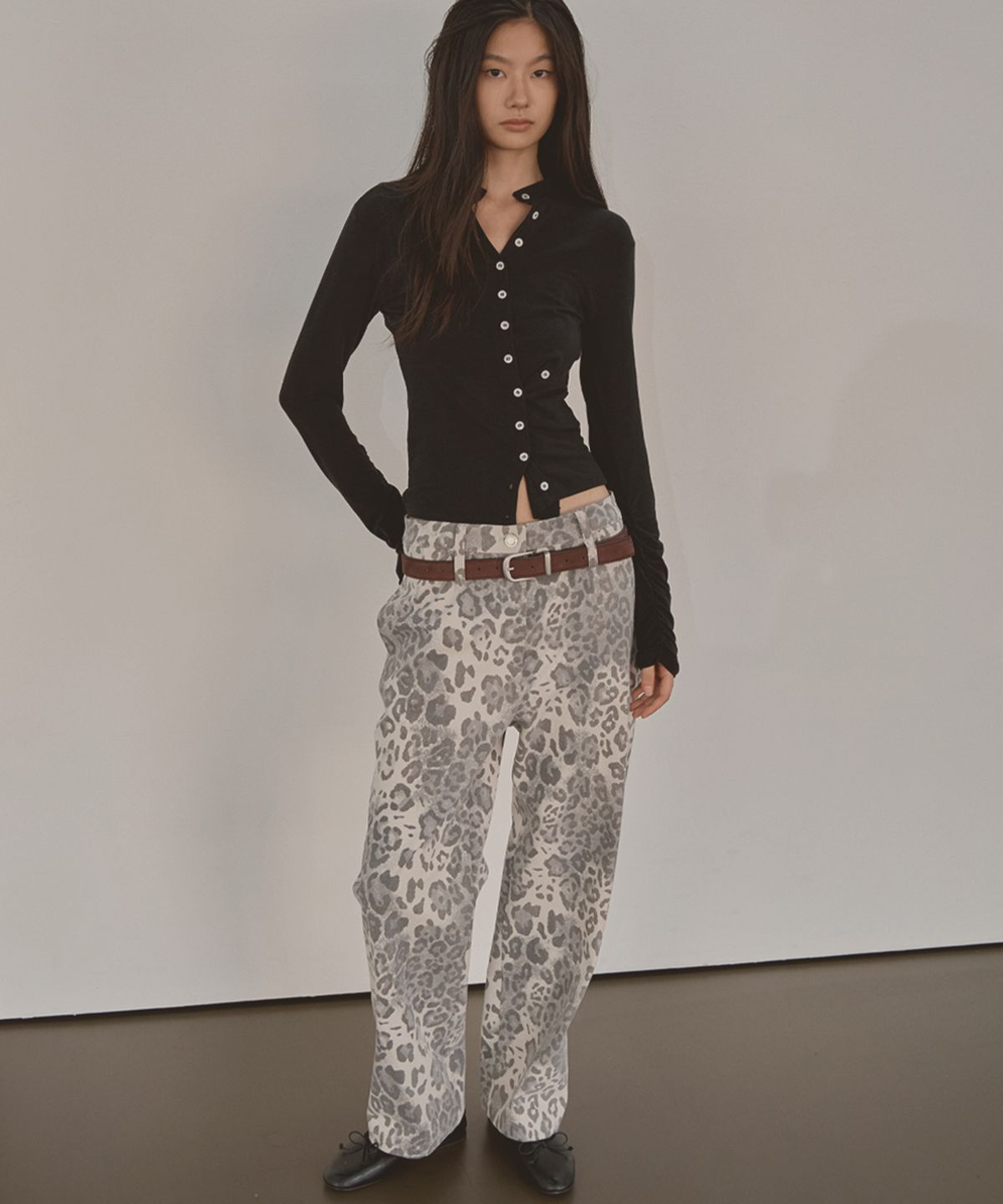 시그레이트(SIGREAT) LEOPARD STRAIGHT PANTS_IVORY