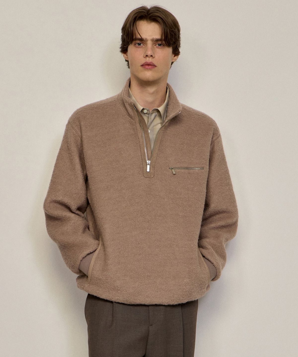 질스튜어트뉴욕 맨(JILLSTUART NEWYORK MEN) 울 블렌드 플리스 하프집업 스웻 셔츠 - 라이트브라운 (JNTS6D301W1)
